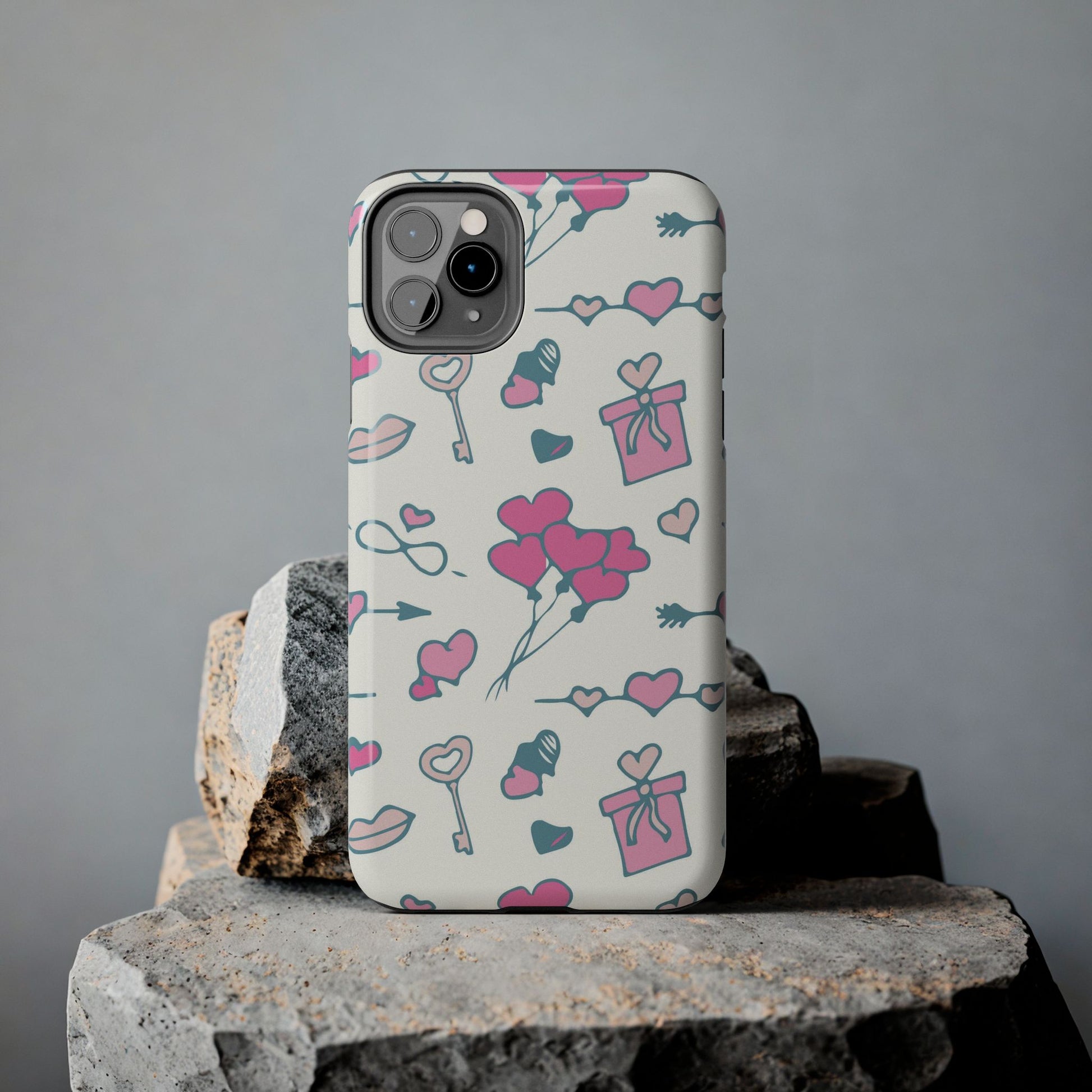 Pink seamless pattern with cute love doodles Tough Phone Cases